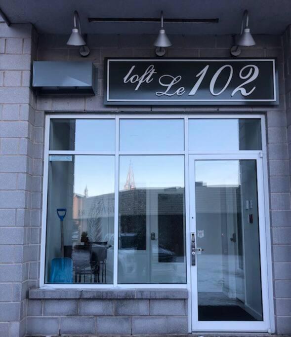 Loft 102 Au Coeur De Pres Du St-laurent Apartment