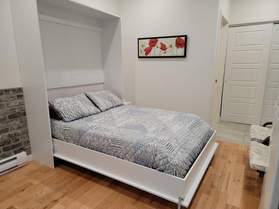 Loft 102 Au Coeur De Pres Du St-laurent Apartment